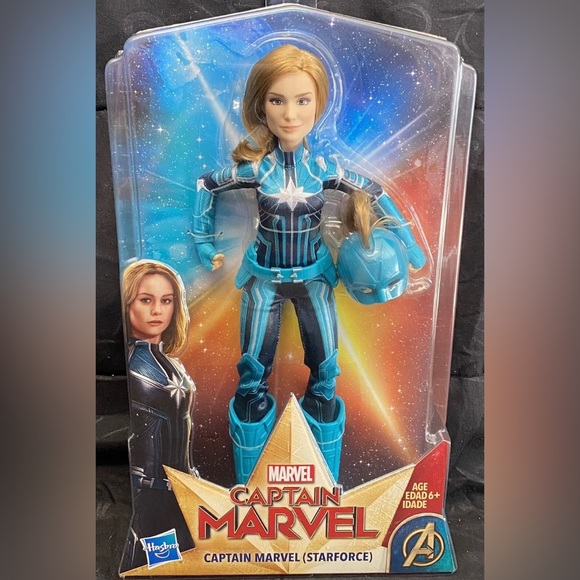 Captain Marvel Starforce Super Hero Action Figure W/Helmet & Accessories NEW! - Picture 1 of 3